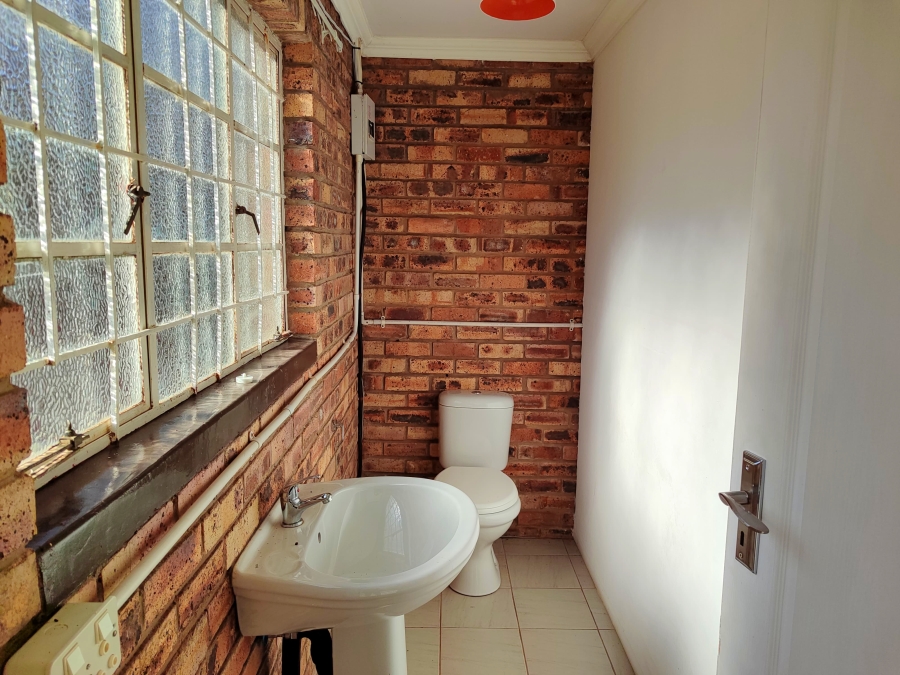 4 Bedroom Property for Sale in Flamwood North West